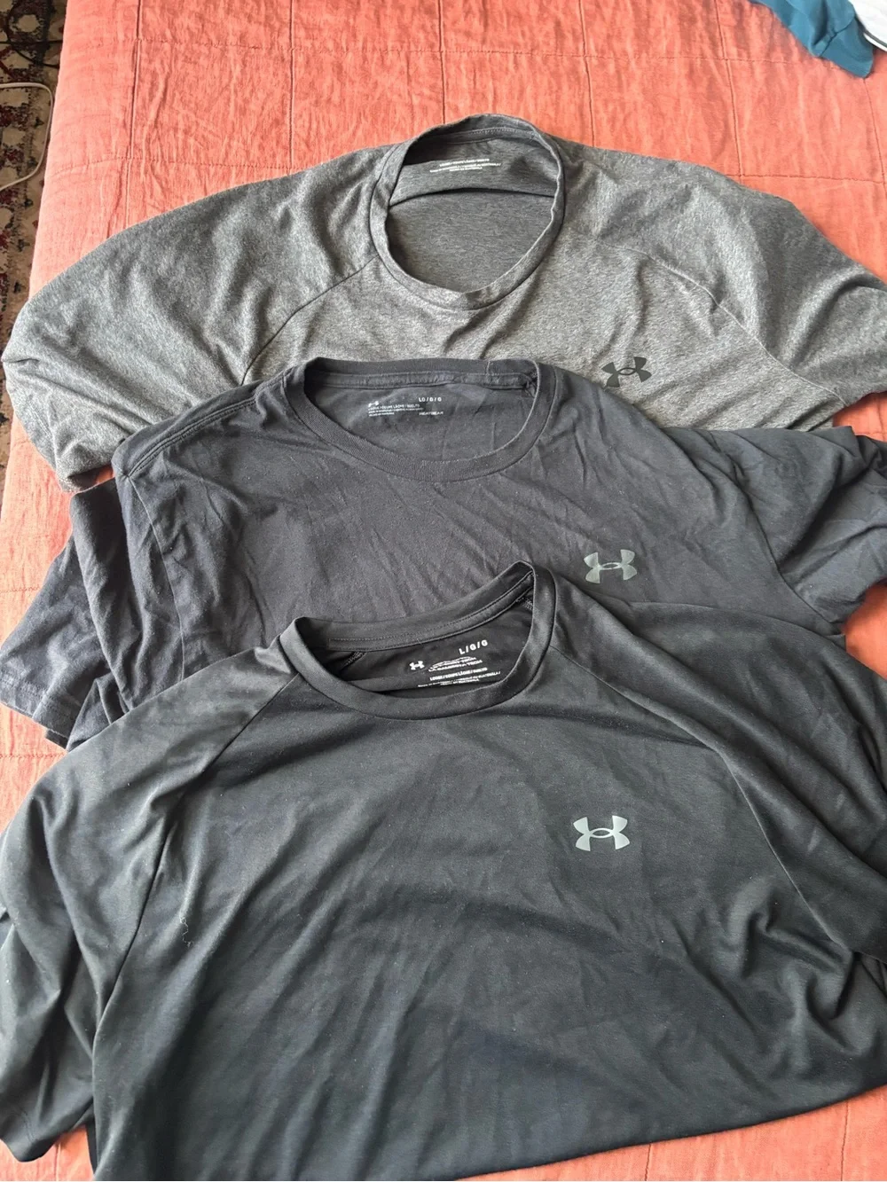 Lot of 5 Under Armour & Adidas Gym Shirts - Picture 3 of 3